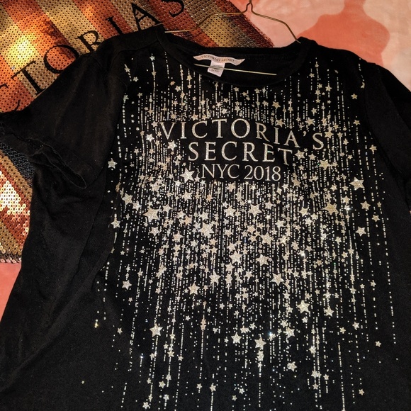 Victoria's Secret Tops - VS 🎉HP🎉Fashion Show Tee